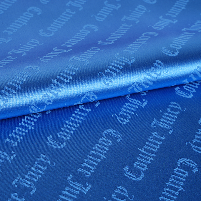 Tessuto jacquard con lettere in raso elasticizzato 75D