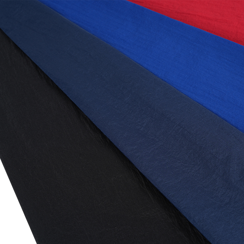 Tessuto per tintura in filatura in nylon semiopaco a bassa elasticità 400T