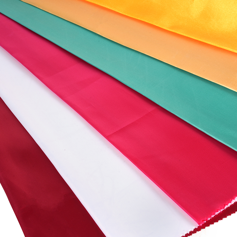 Raso lucido non ritorto 50/75 + tessuto a spatola sottile sul tessuto superiore