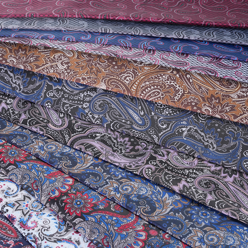 Tessuto con stampa foglia di pino in taffettà di poliestere 190T